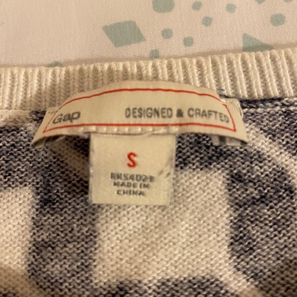 White & Navy Grid Pattern Sweater - Picture 4 of 6